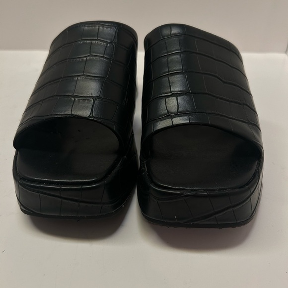 Monki Women’s Size 40 US 8.5 Black Vegan Leather Chunky Mule Faux Croc‎ Sandals - Picture 6 of 15